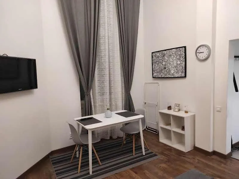 Valova 13, Small Studio 리비프 아파트
